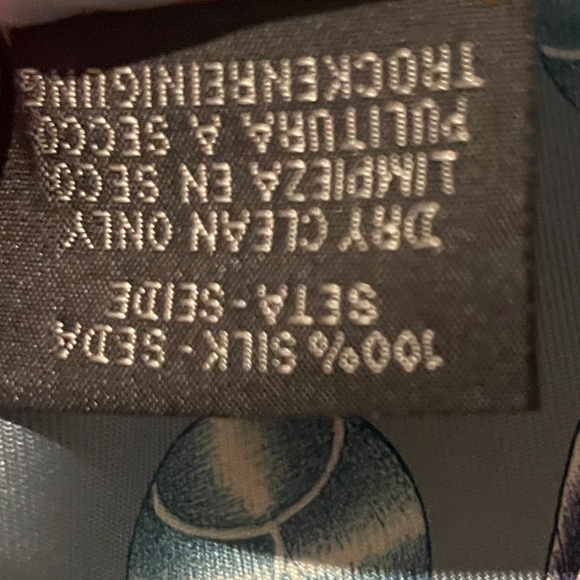 Hermes Scarf with box and bag - Picture 4 of 6